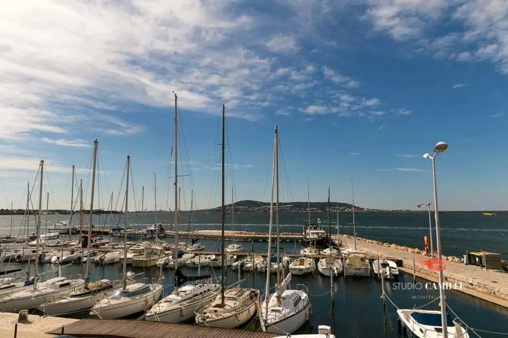 A La Voile Blanche