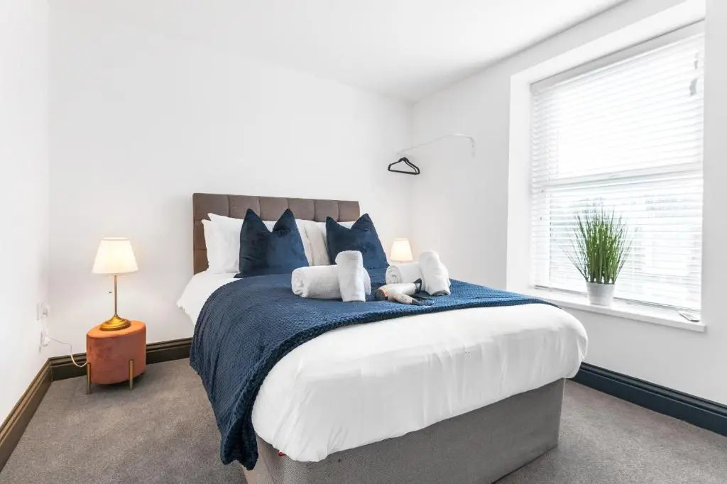 What a Vibe! Stunning 4 bedroom home