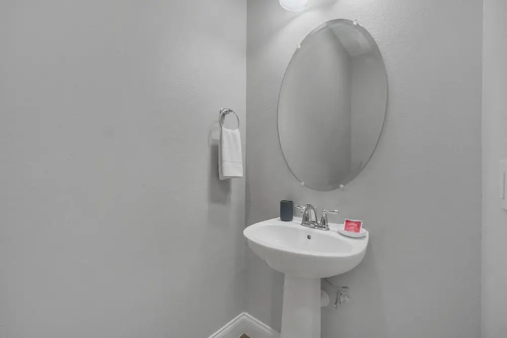 Vibrant Townhome w Private Pool, near Disney