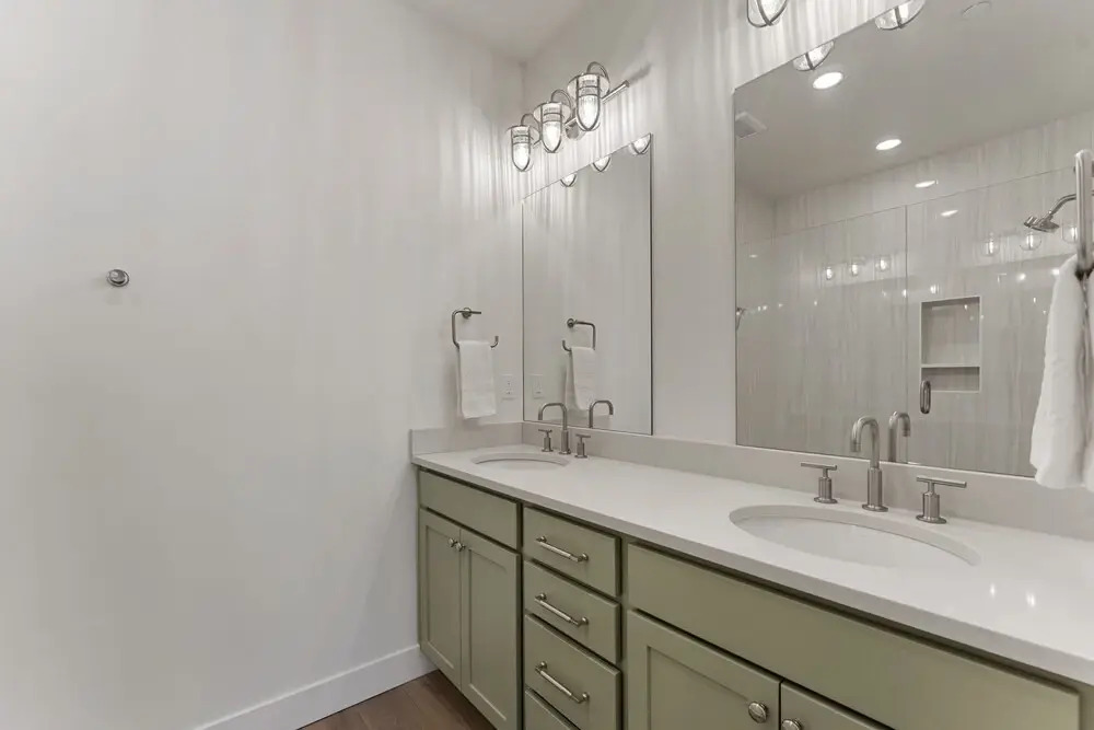 St. Gorgeous 3 Bedroom Condo