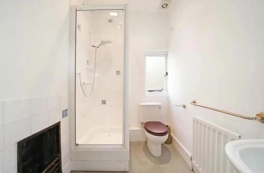 Villa Sleeps 17 With Hot Tub and Parking