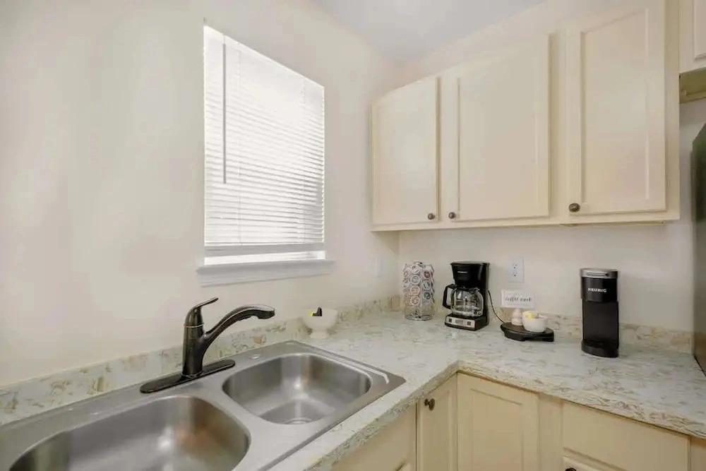 Cozy 2 Bed Duplex Just Blocks From Downtown Biloxi