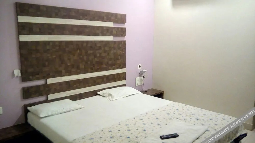 Hotel Golden Dream Lodging