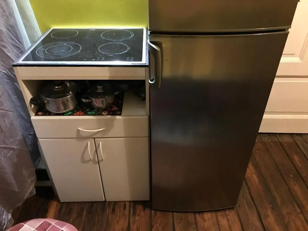 Cozy condo for up to 3 travellers, with kitchen and bath