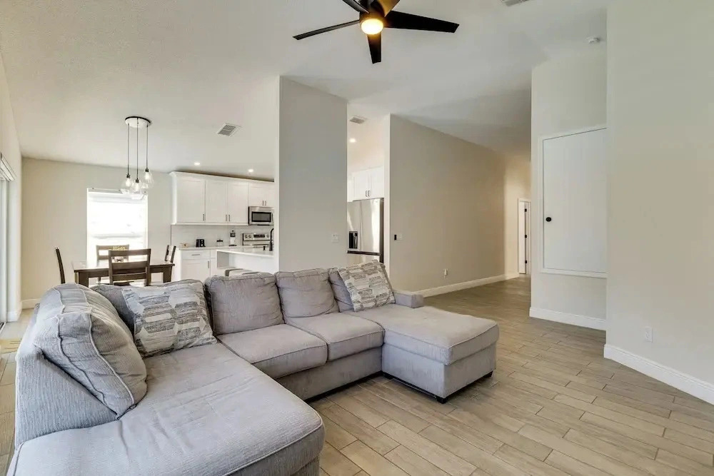 10 Mi Disney Gem: Game Room, Pool, Golf & Parks