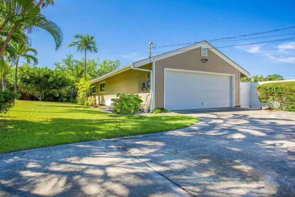 Hale Nani Loa - White Sands Beach Home by Casago