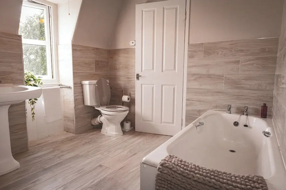 Spacious 4 Bedroom Flat in Stirling