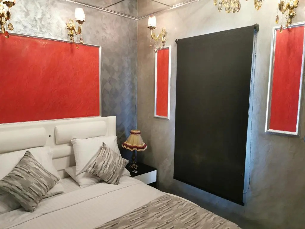 Chic Apartment 2
