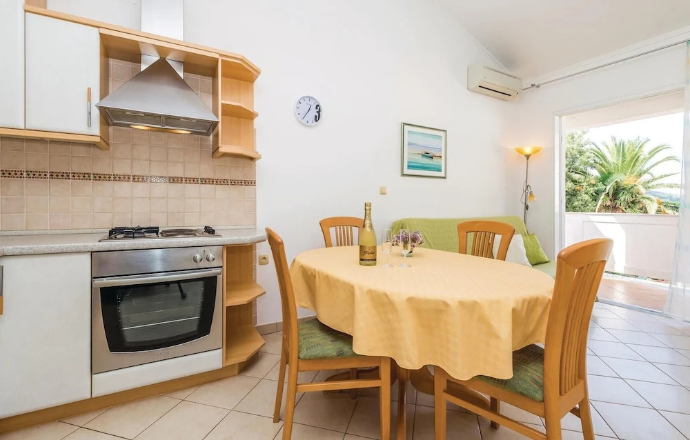 Awesome Home in Supetarska Draga with Hot Tub, WiFi & 2 Bedrooms