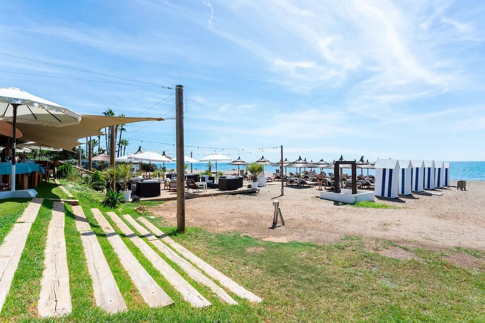 3 Bdrs Apartm With Private Terraces & Communal Swimming Pool in Estepona Benamara II