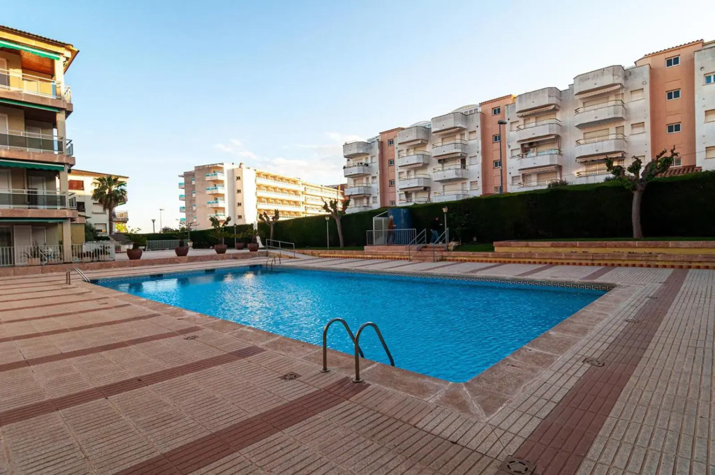 Near beaches renovated heated apartment with large patio
