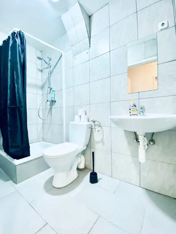 Spacious 2BR Apt For 9 Near Liesing