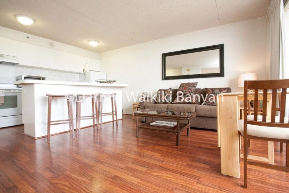 1-3303 Waikiki Banyan