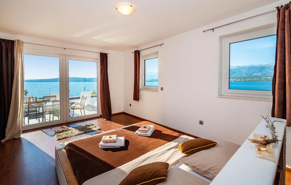 Amazing Home in Novigrad With 5 Bedrooms, Wifi and Outdoor Swimming Pool