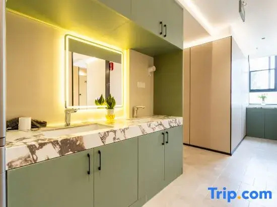 ZaiRenhai Youth Apartment