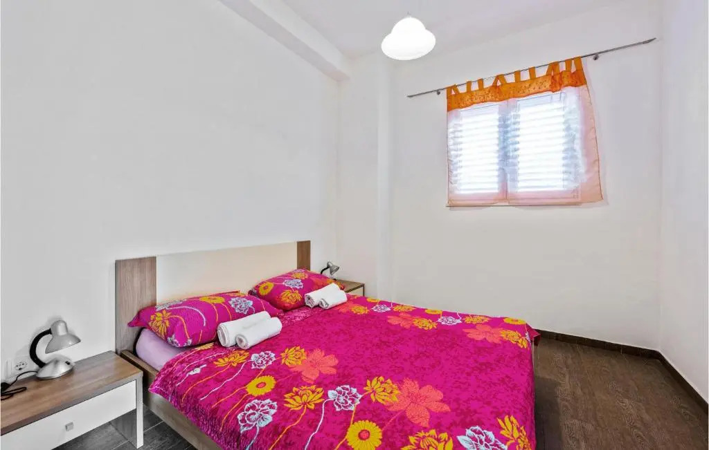Awesome Home In Razanj