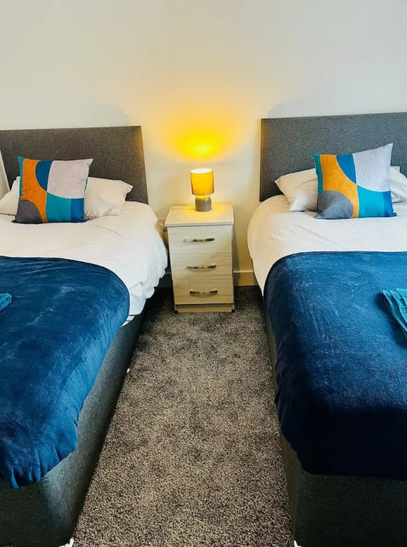 2 Bed Flat - Sleeps 4 - Pets - Garden - Parking