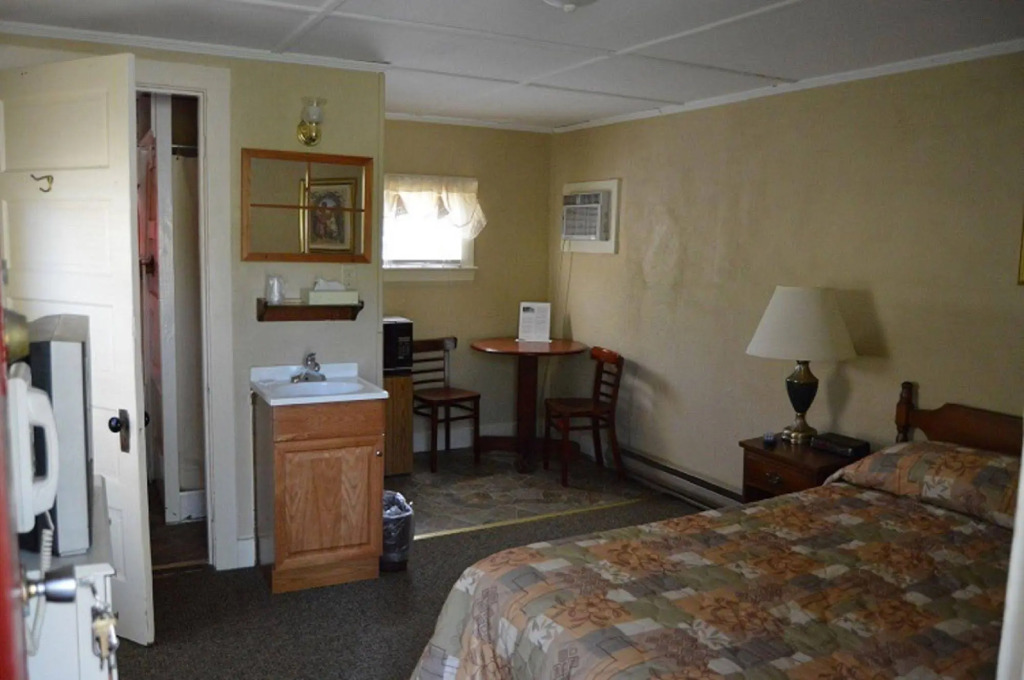 Kennebunk Gallery Motel and Cottages