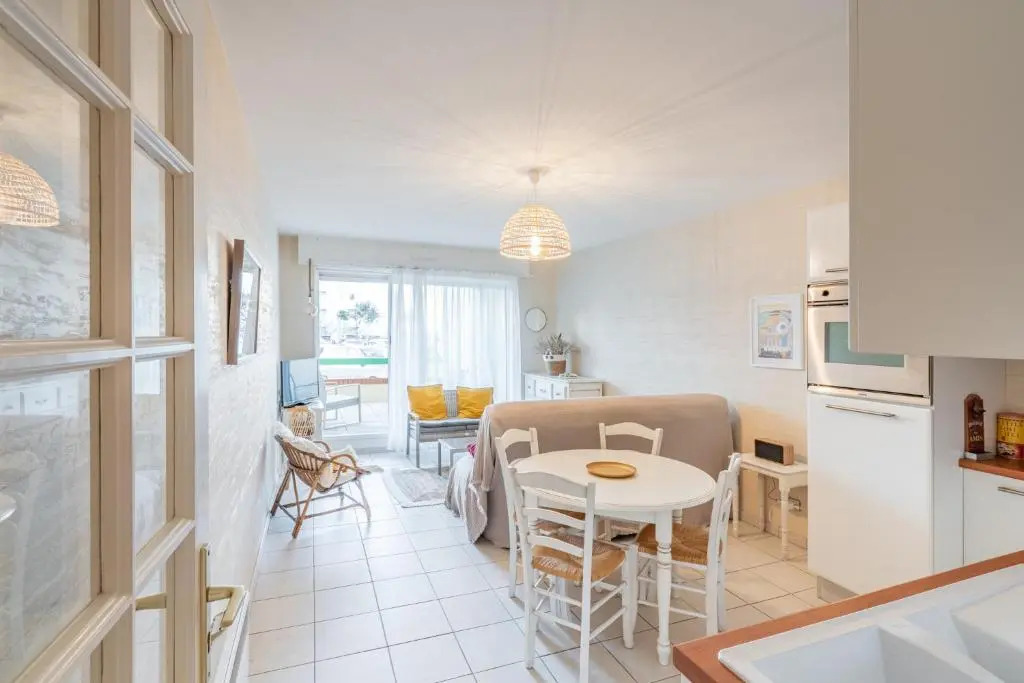 Agréable appartement et terrasse à 2 pas de la mer