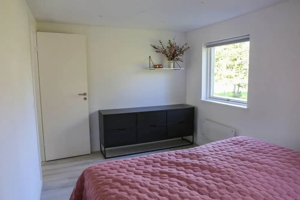 The comfort of this cottage merges with nature