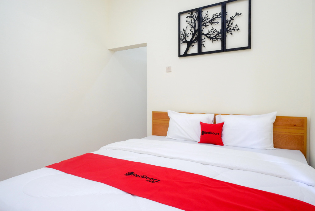 RedDoorz near Rita Supermall Purwokerto 2