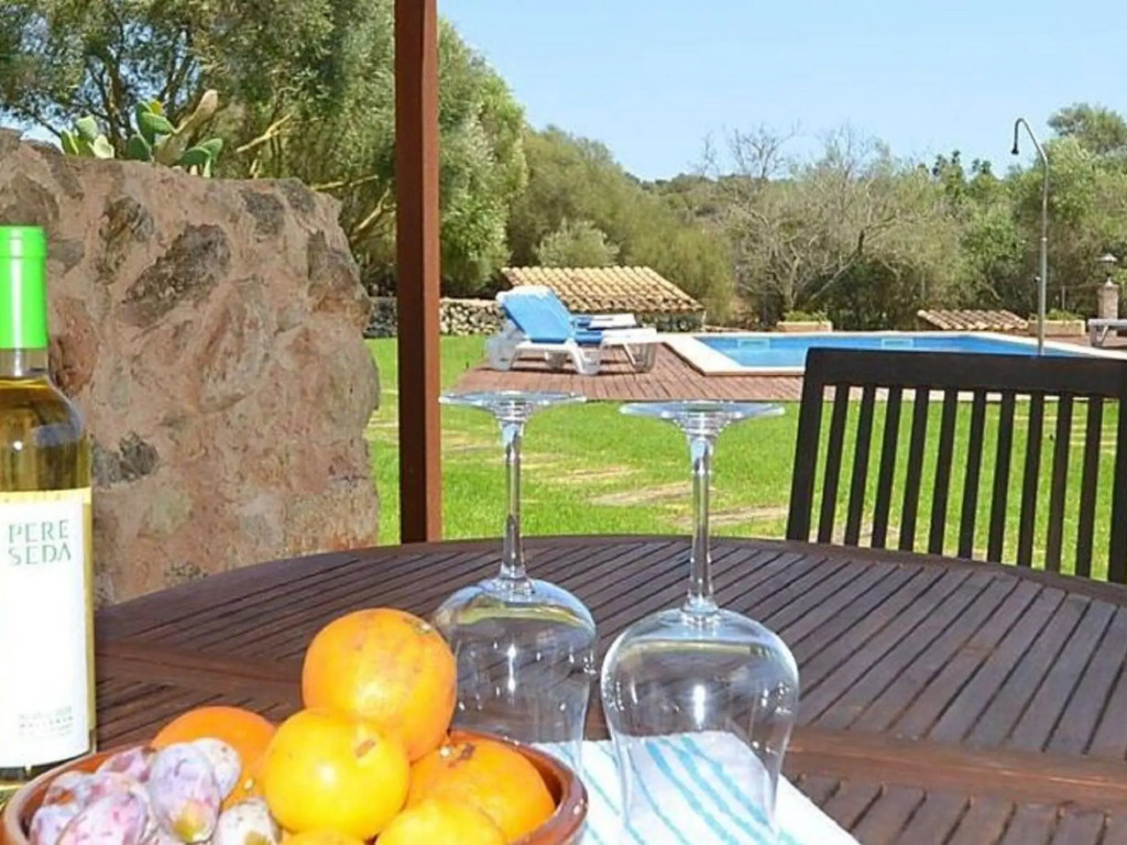 Mallorcan style house with pool and air conditioning 4 km from the sea