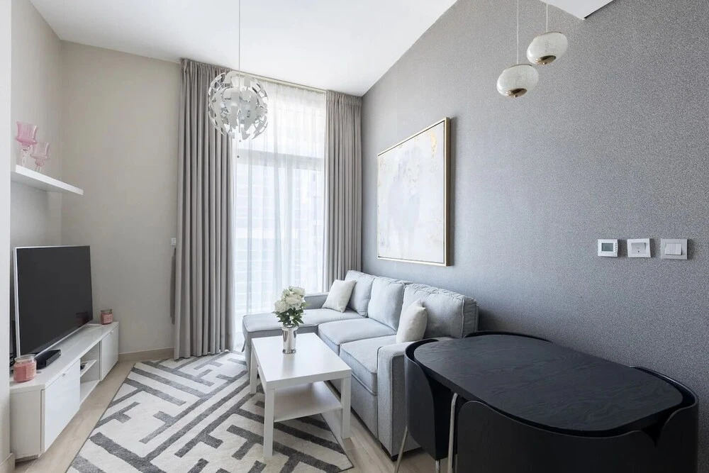 Bright 1BR sea view and balcony
