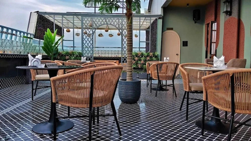 Dibakar Palace