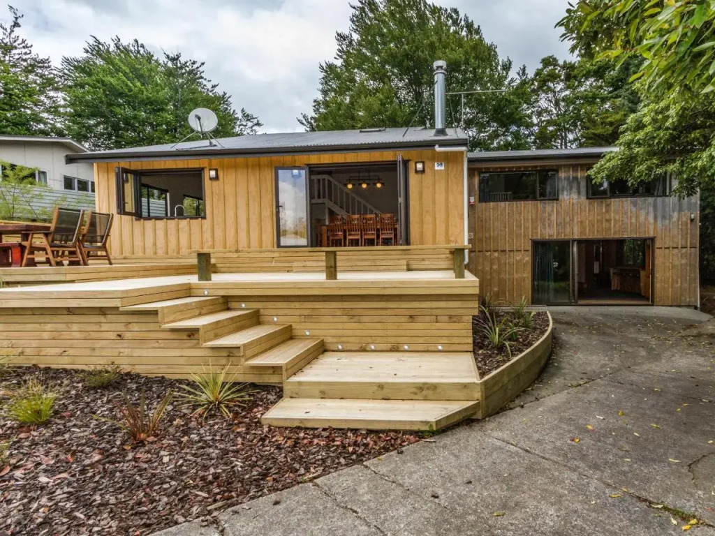 98 on Clyde Spa Retreat - Ohakune Holiday Home