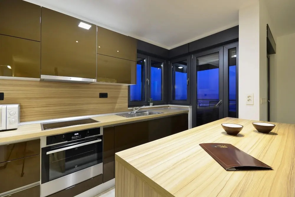 Last Minute Offer,heated Infinity Pool,sea and Mountain View,