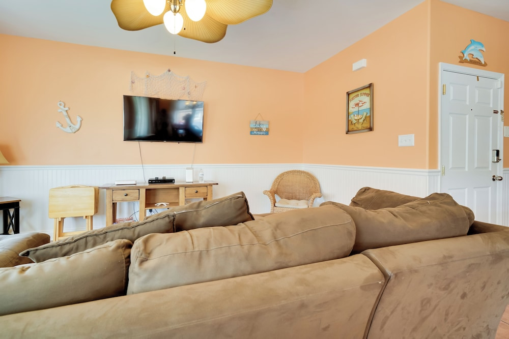 Breezy Wildwood Condo ~ 2 Blocks to Beach!
