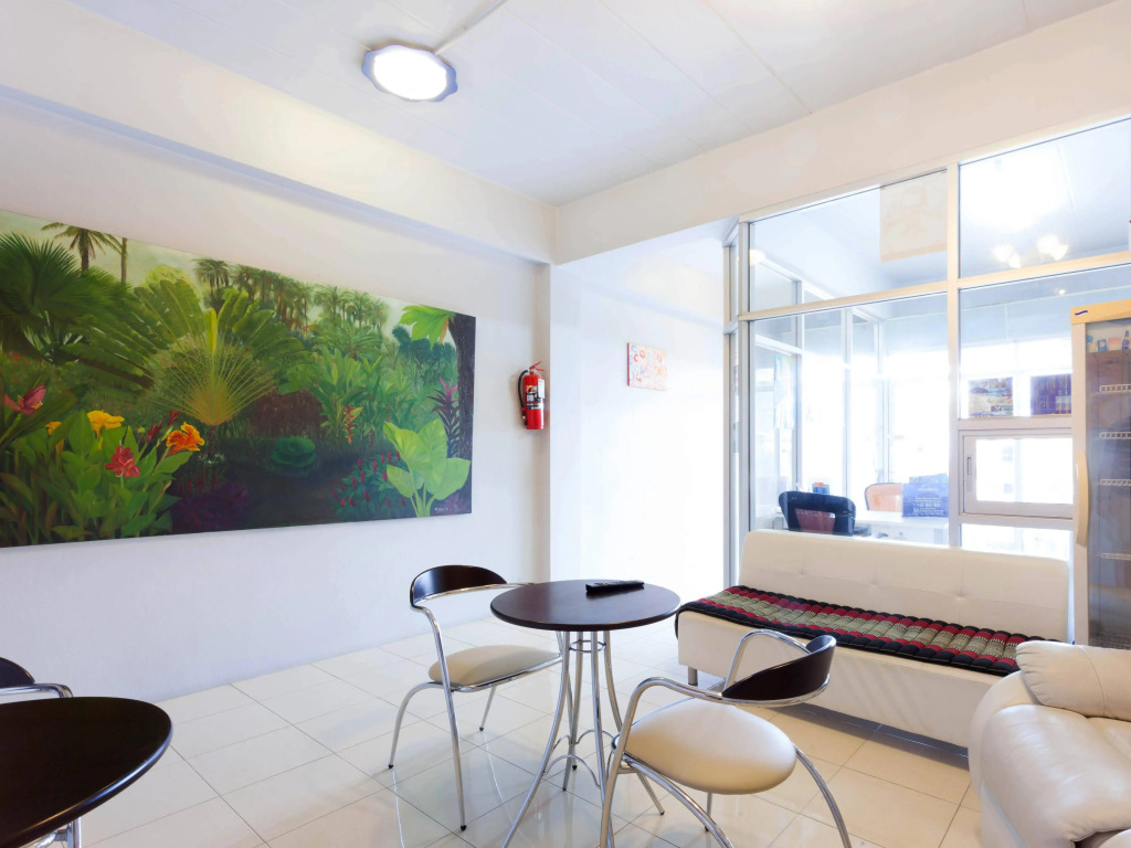 Luna Guesthouse and Travel