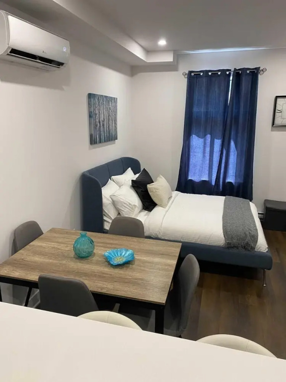 M11 Upscale Comfy Studio w AC in Perfect Location