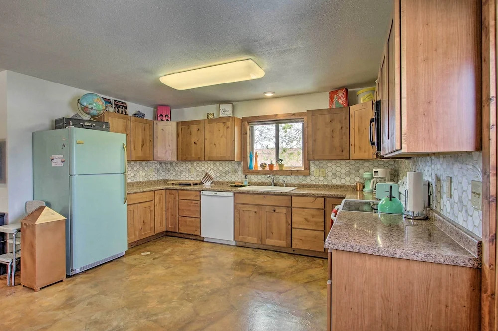 Chic Retro Retreat in Choteau: Walk to Dtwn!