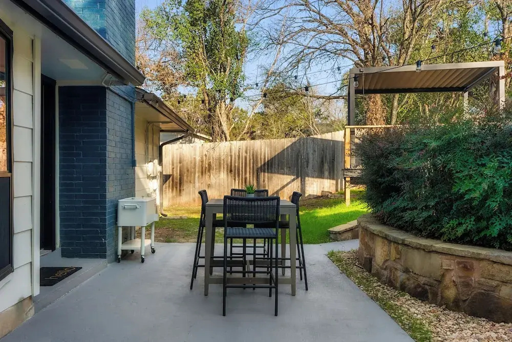Luxury Zilker Home Pool Hot Tub Kitchen