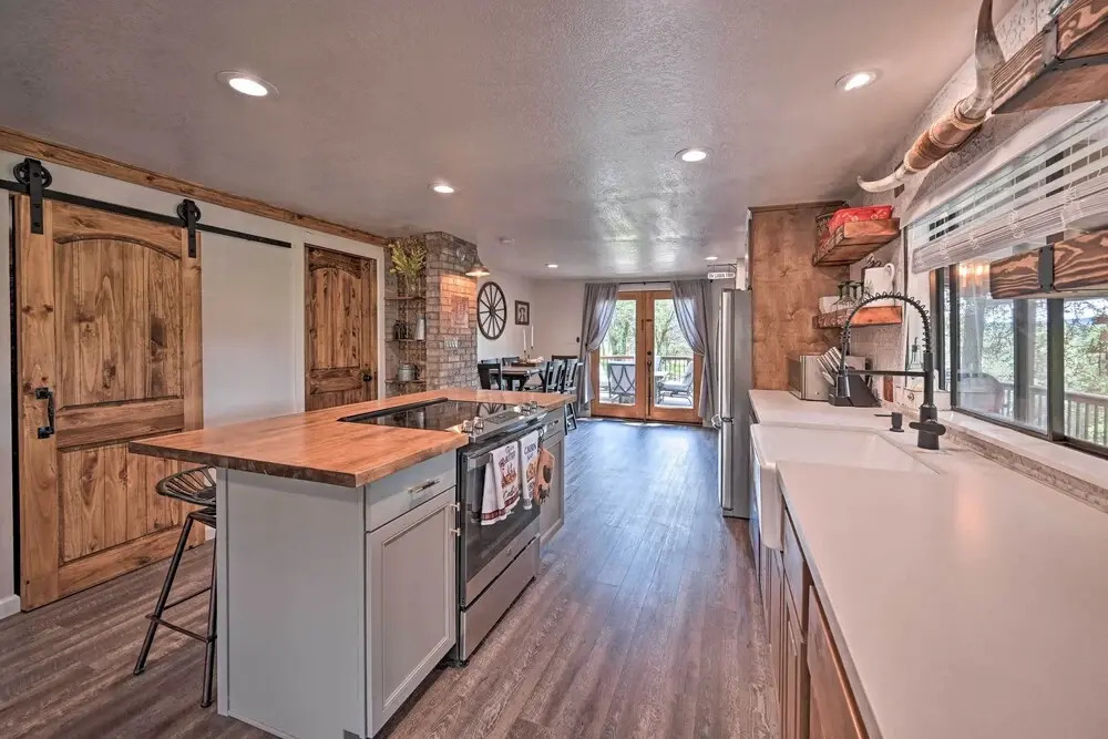 Hot Tub, Game Room: Dog-friendly Pine Cabin!