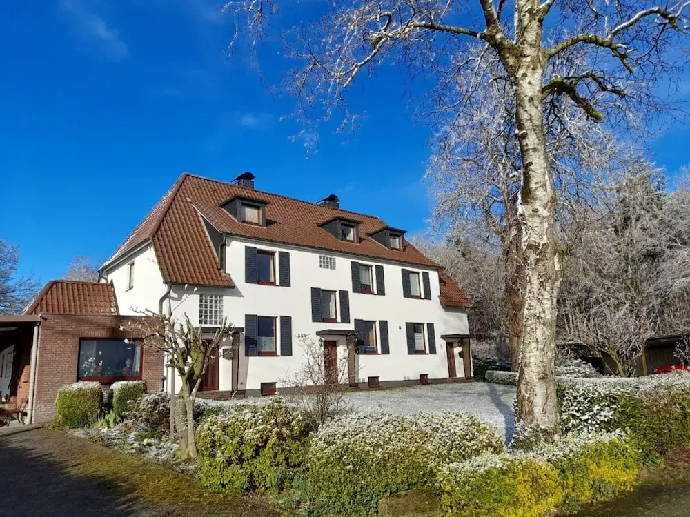3 Bed House - Sleeps 6 - Parking - Wifi