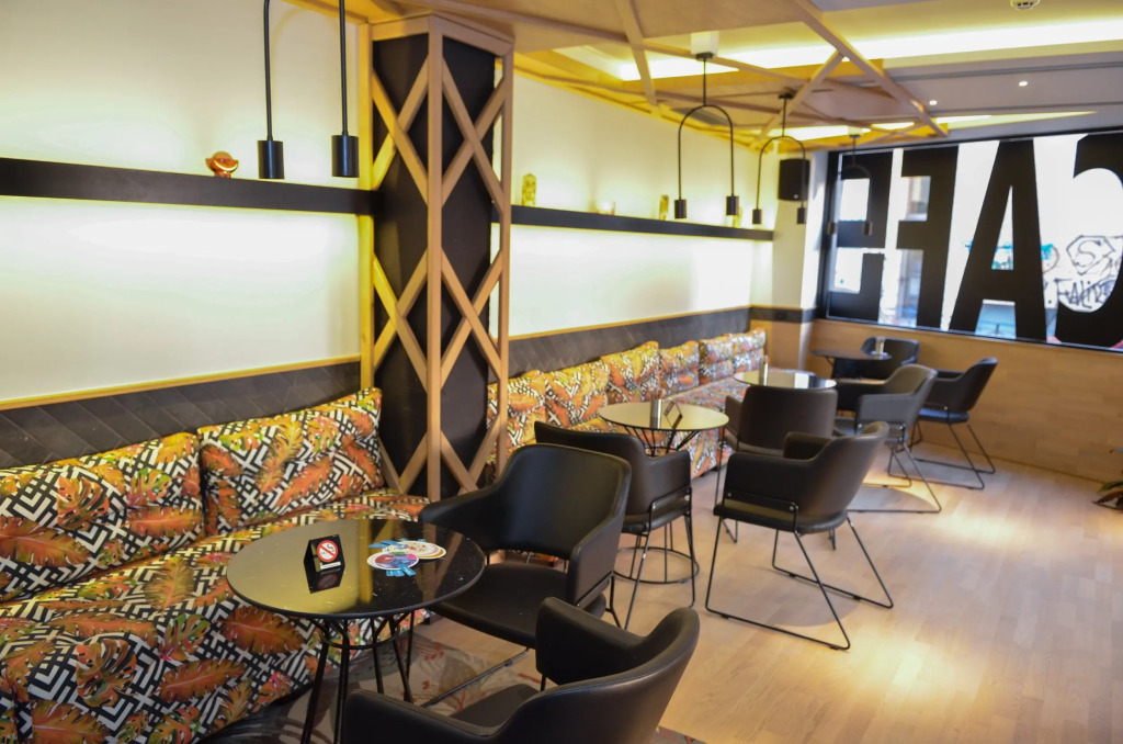 Adonis City Hotel