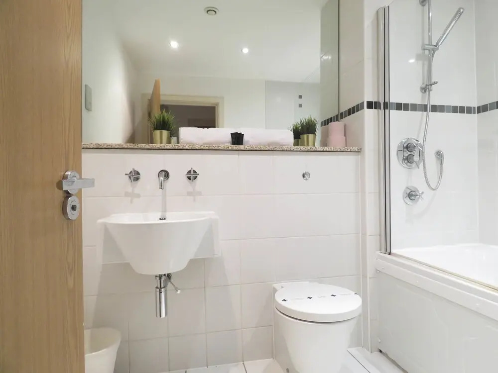 Tudors eSuites Birmingham Apartments with Gated Parking
