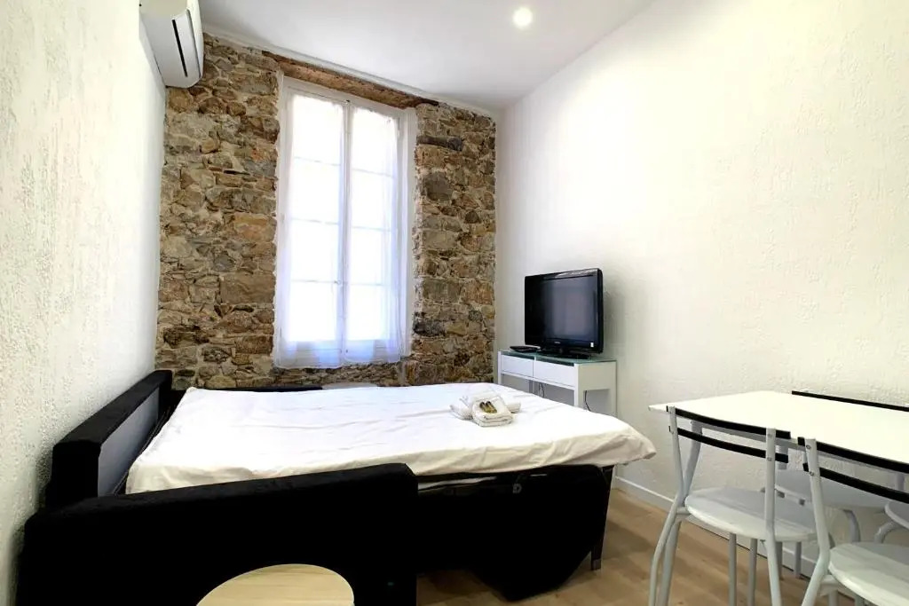 Renovated apartment AC - wifi - 2-4pers - Center Antibes rue James Close