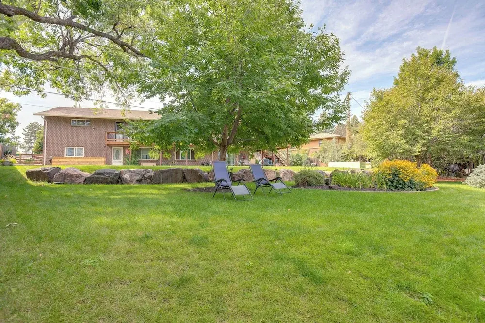 Modern Creekside Home: 9 Mi to Downtown Denver