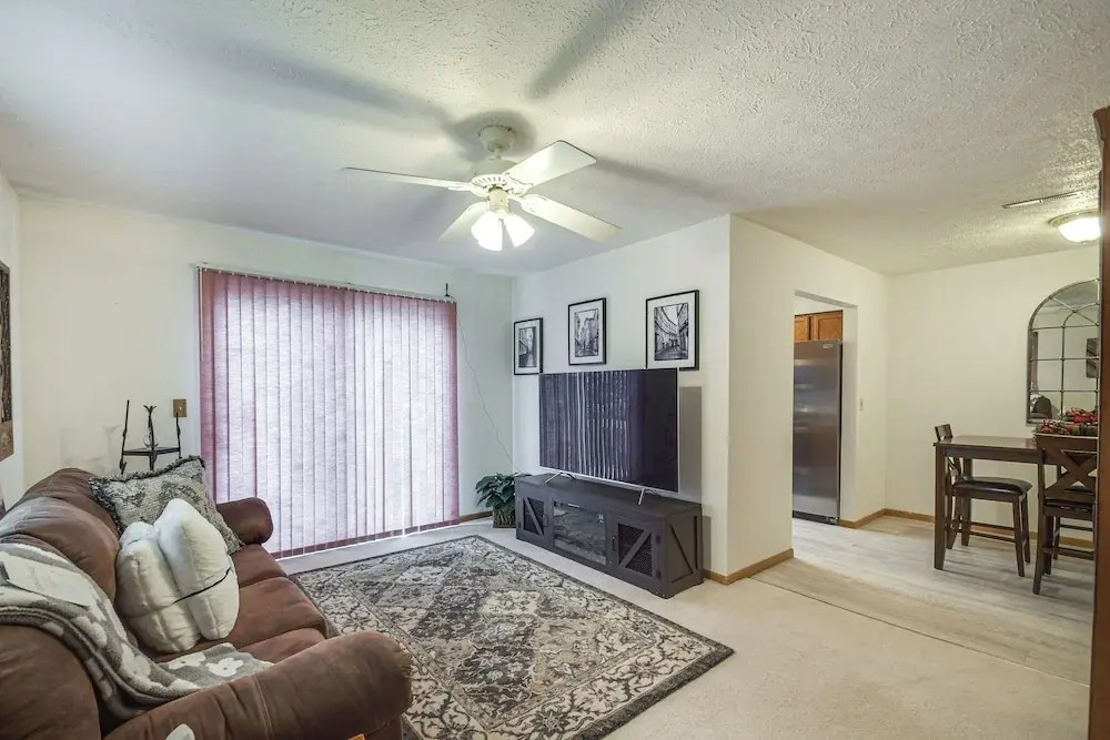 Welcoming Condo in Davenport: Central Location!