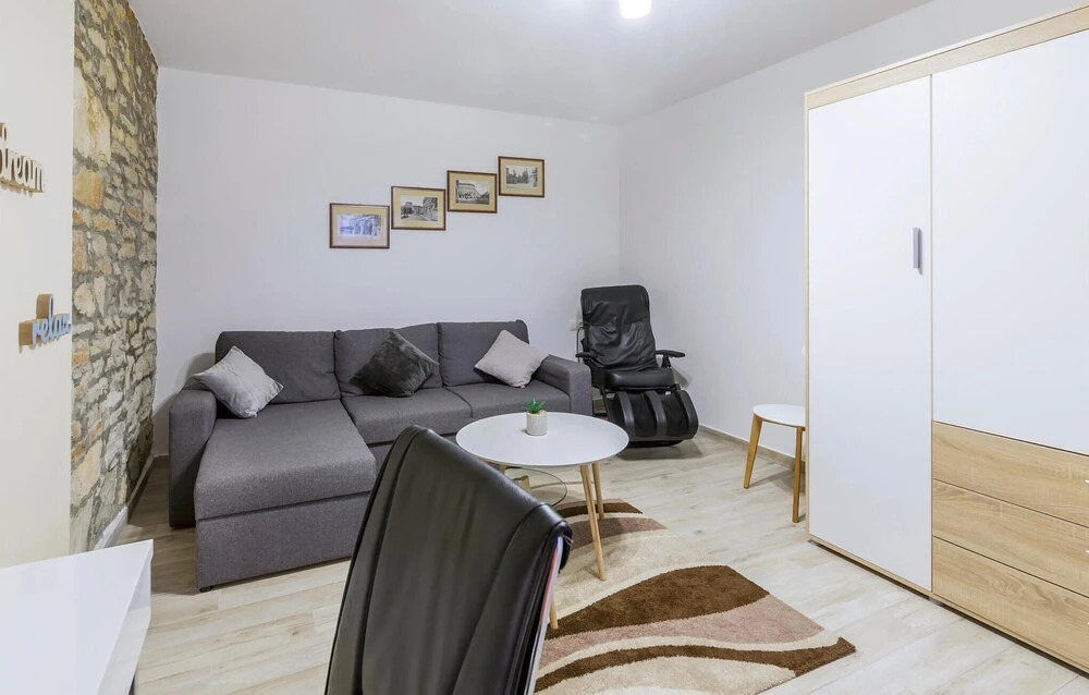 Nice Apartment in Pula With Wifi and 2 Bedrooms