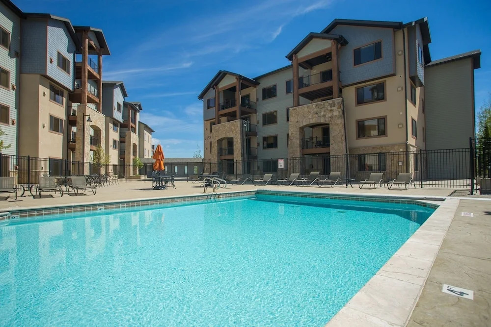 Amazing Mountain Views and Full Kitchen by RedAwning - Save 20% on 7+ Nights!