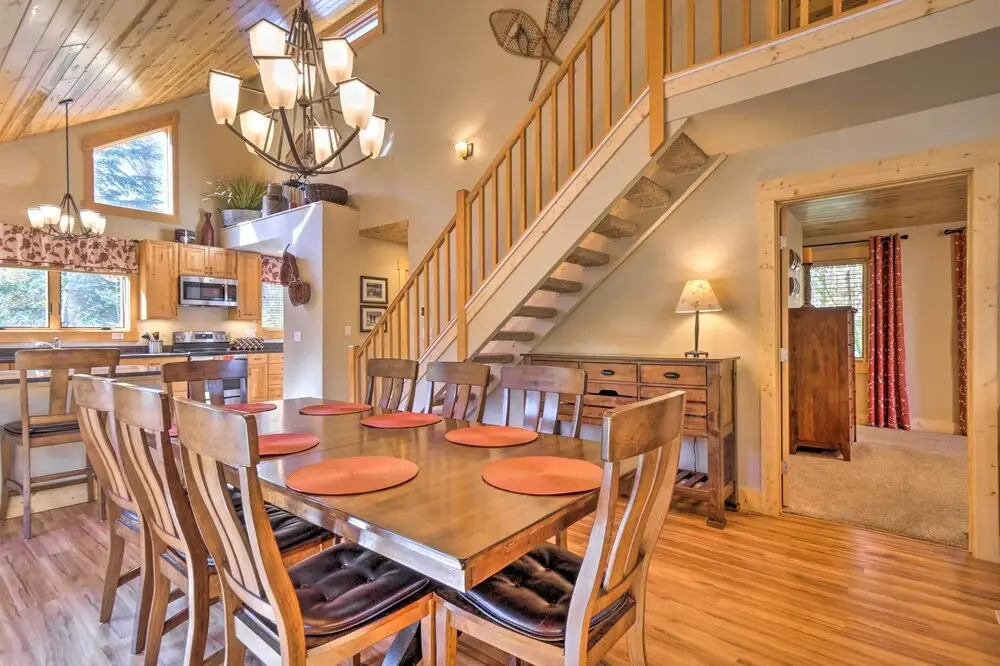 Luxury 4 BR Cabin: 2 King Suites on Shuttle Route