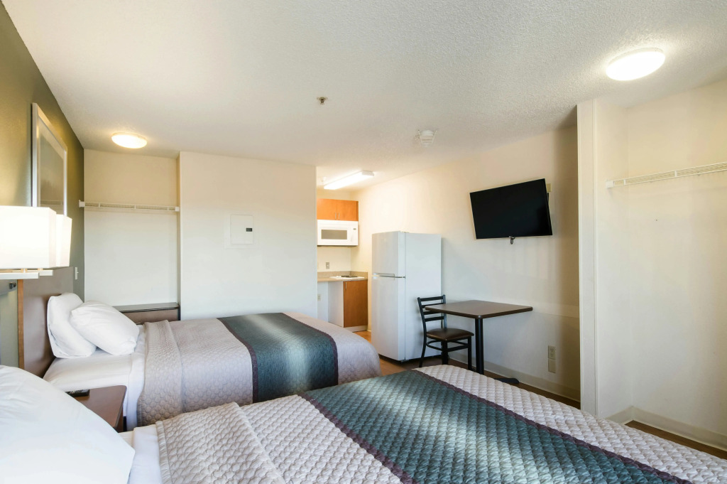 HomeTowne Studios by Red Roof Denver - Thornton