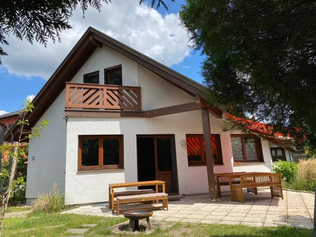 Ferienhaus Elbharmonie - Hunde willkommen, Garten vollständig umzäunt, Pool, Kamin und Spielzimmer - super für Familientreffen