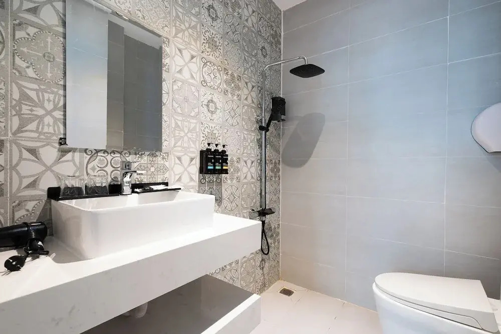 Nicecy Hotel - 218 Le Thanh Ton Street