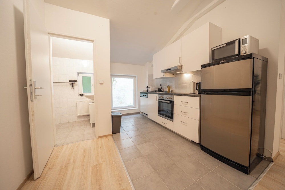 2 Bedroom Apartments 18 Min to center