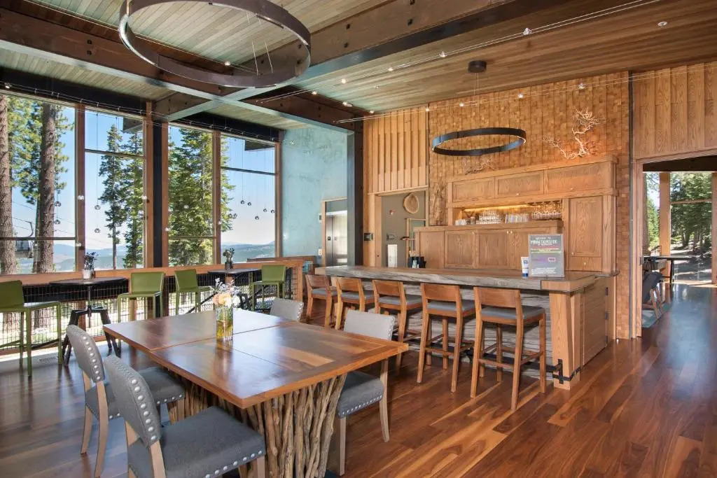 Luxury 4BD True Ski-In/Ski-Out Mid-Mountain Residence - Trailside Northstar
